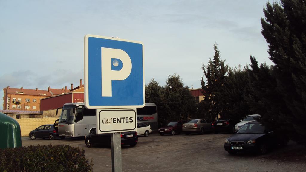 Hotel Avenida Del Sotillo La Lastrilla Zewnętrze zdjęcie